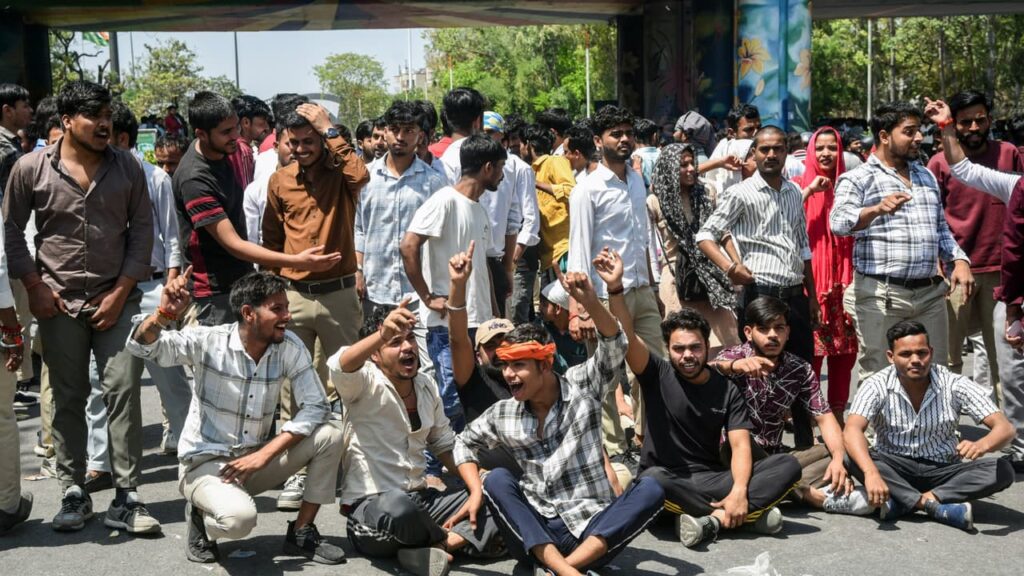 Protest की शुरुआत कैसे हुई?